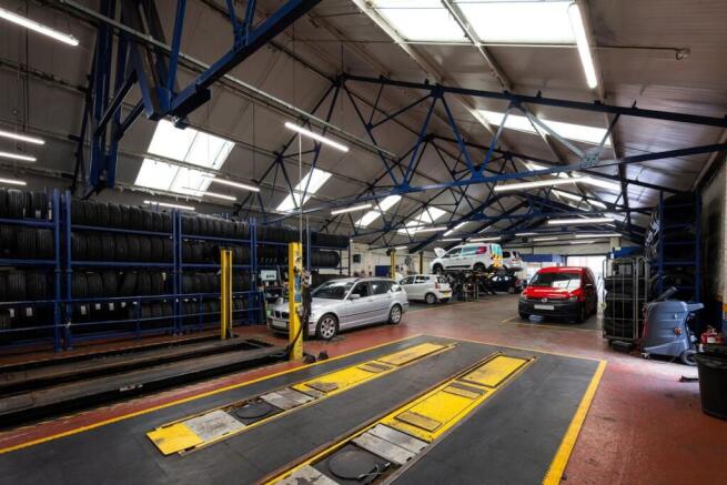 Kwik Fit Waterlooville Internal 4.jpg