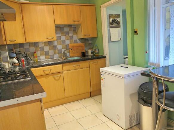 Kitchen 1.jpg