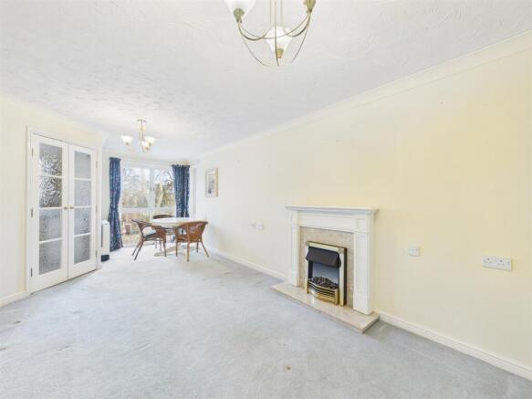 Spacious Lounge/Dining Room