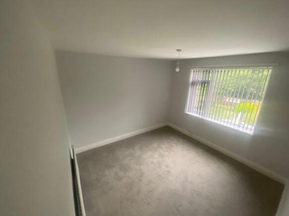 4 bed Semi-Detached to rent Image 11