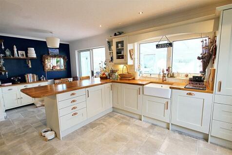 Parc Y Plas, Aberporth, Cardigan