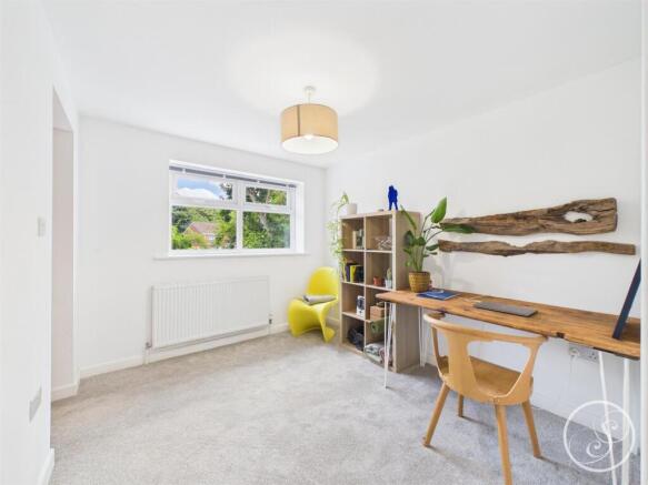 4 bed Semi-Detached for sale Image 6