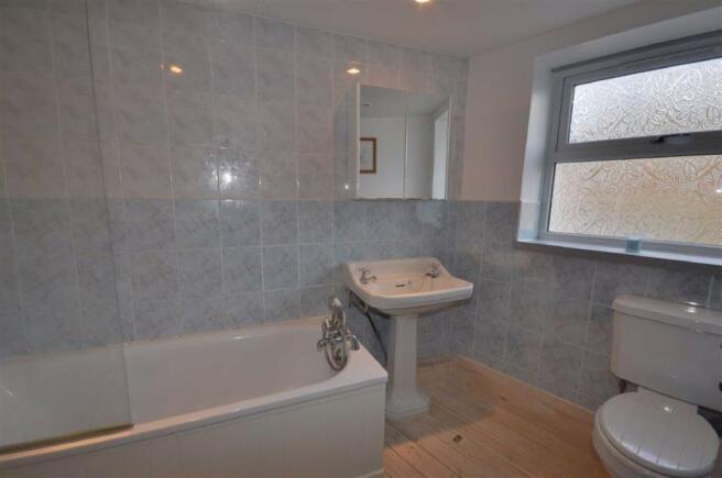 FAMILY BATHROOM