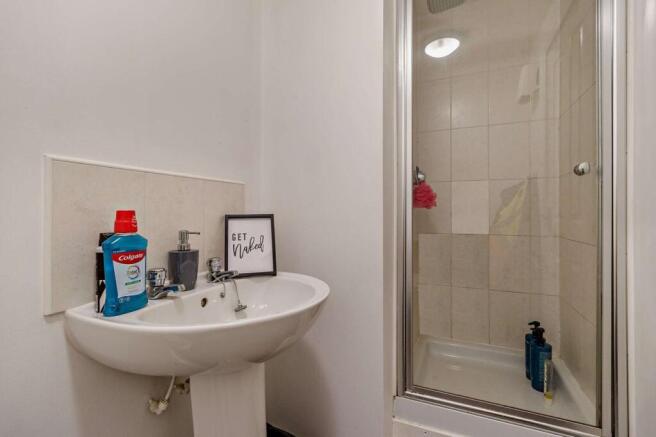 2 bed Flat for sale Image 5
