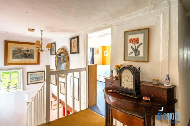 Main staircase & lan