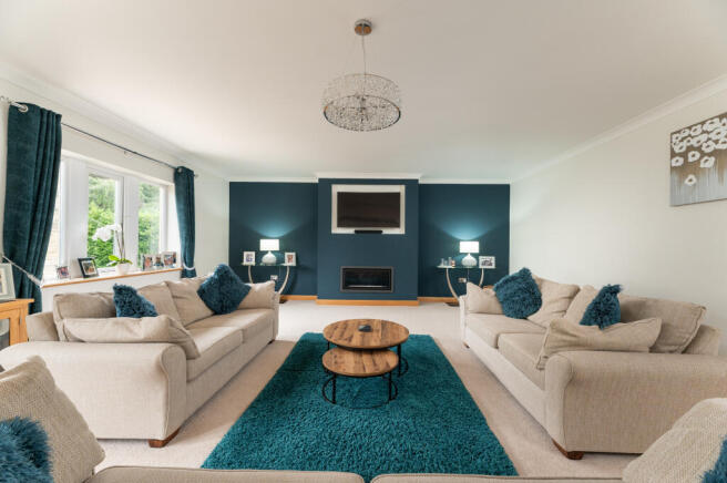 6 bed Detached for sale Image 7