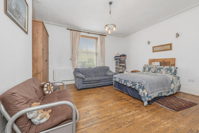 5 bed Terraced for sale Image 8