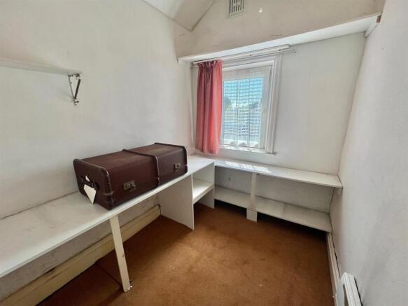 4 bed Semi-Detached for sale Image 11