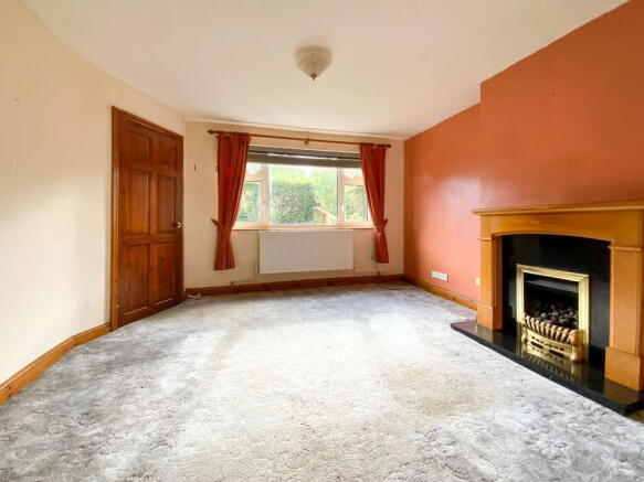Cliffe Road, GLOSSOP, SK13 8NT photo 4