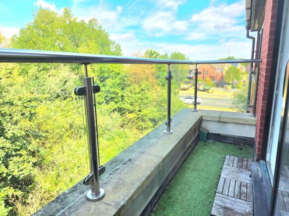 2 bed Flat for sale Image 11