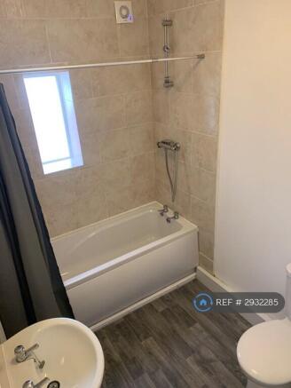 4 bed Terraced to rent Image 11