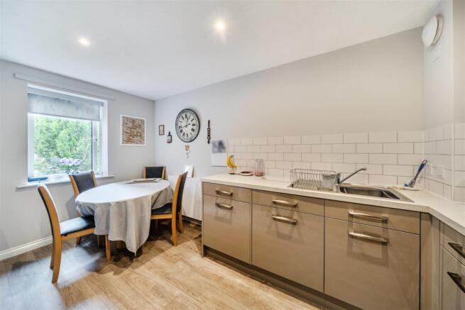 2 bed Retirement Property for sale Image 4