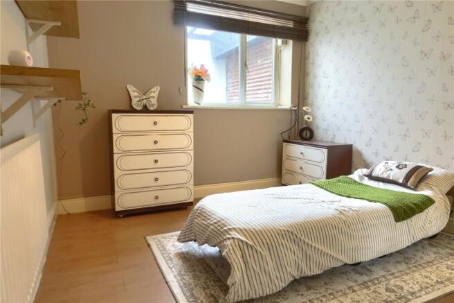 2 bed Flat for sale Image 7