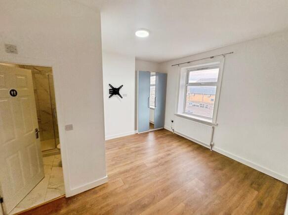 5 bed Terraced to rent Image 9