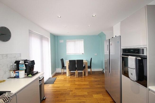 3 bed Semi-Detached for sale Image 10