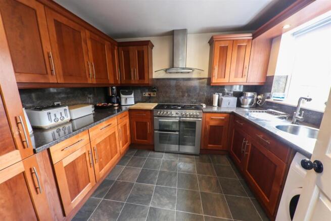 3 bed Detached for sale Image 4