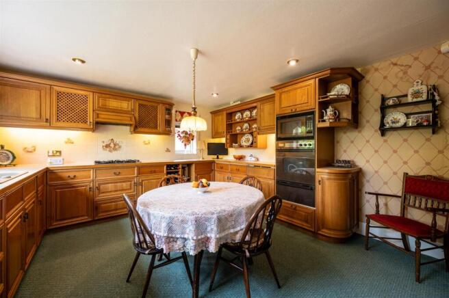 4 bed Detached for sale Image 7