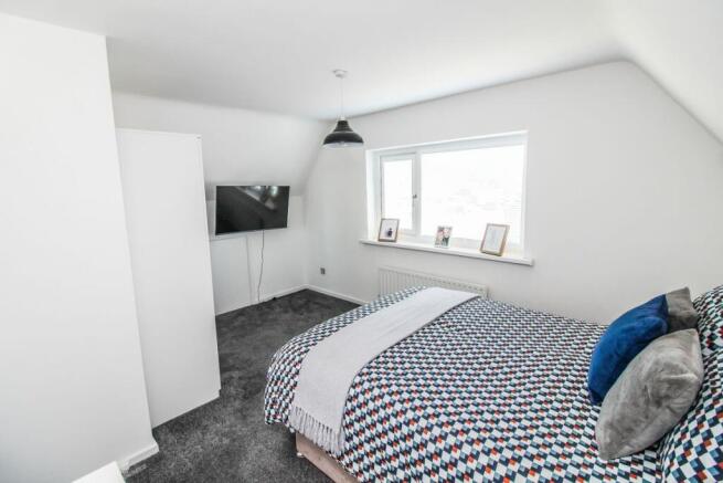 Bedroom 1 pic 2