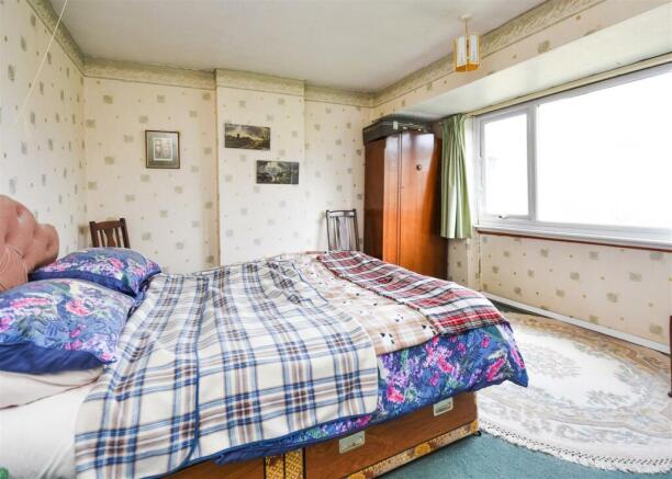 36 Hall End Lane - Bedroom 1 (2).jpg