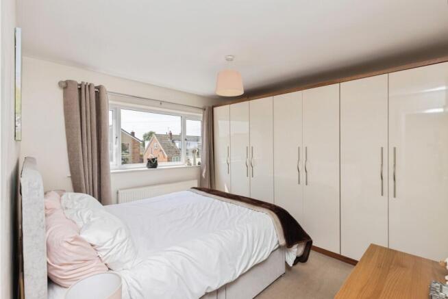 4 bed Detached for sale Image 11