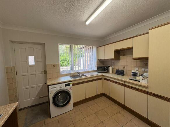 2 bed Bungalow to rent Image 6