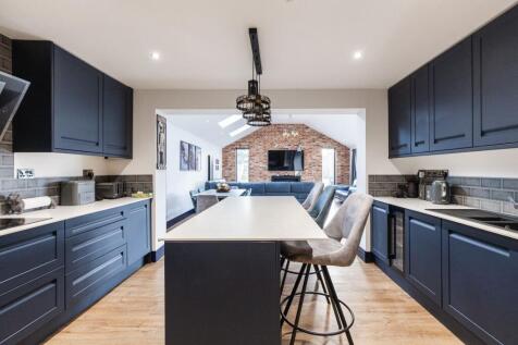 Coastal Living in Snettisham with Open Plan Living and Moments from the Beach