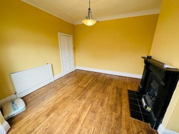 Living room 6.jpg