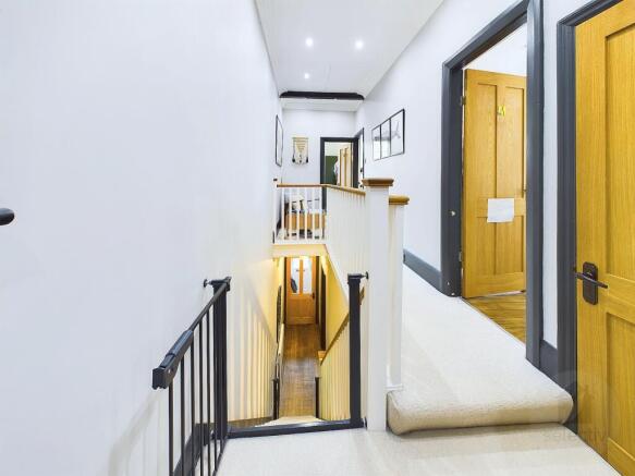 4 bed Terraced for sale Image 8