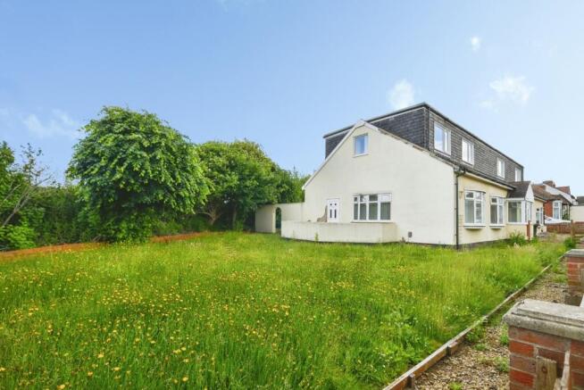 4 bed Detached for sale Image 3