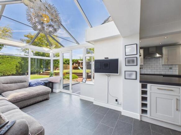 Fabulous Open Plan L-Shaped Living Kitchen