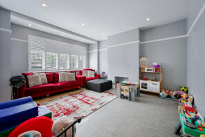 7, Gunnersbury Crescent, London W3 9AA