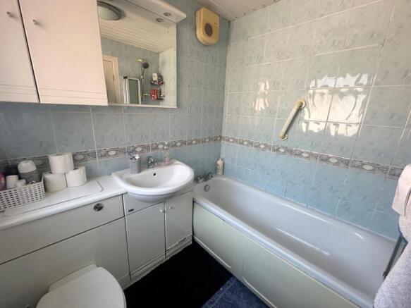 3 bed Semi-Detached for sale Image 7