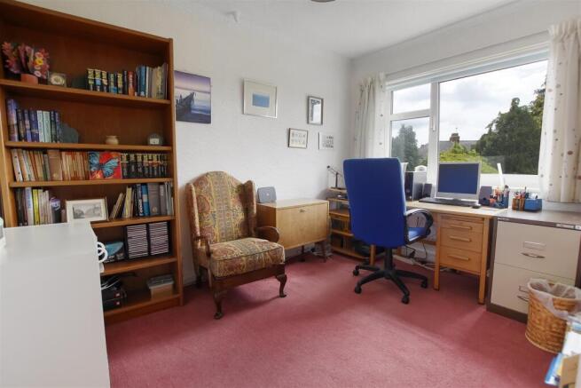 4 bed Detached for sale Image 11