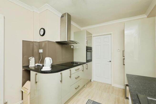 2 bed Semi-Detached for sale Image 5