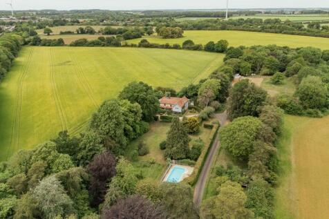 Substantial Property with Generous Accommodation in Swaffham