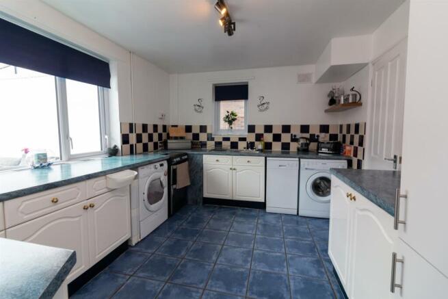 kitchen2.jpg