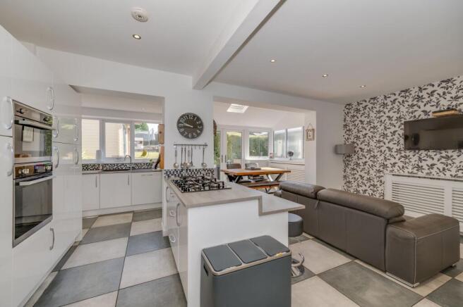 3 bed Semi-Detached for sale Image 9