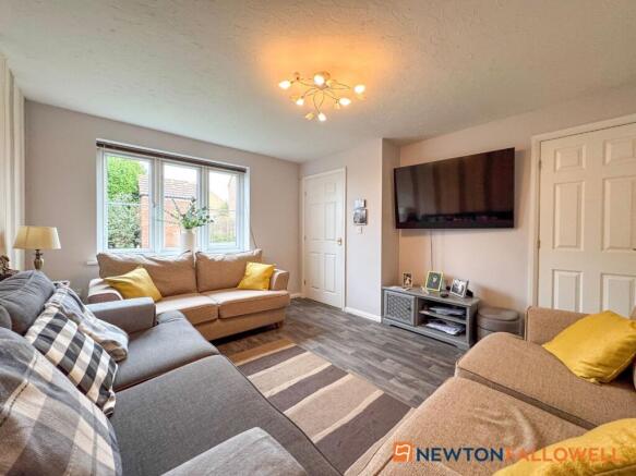 Dale Crescent, Fernwood, NG24 photo 4