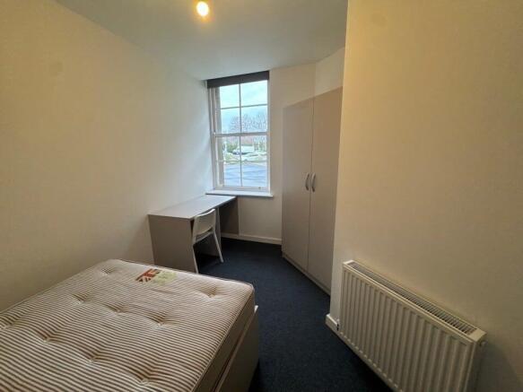 5 bed Apartment to rent Image 5