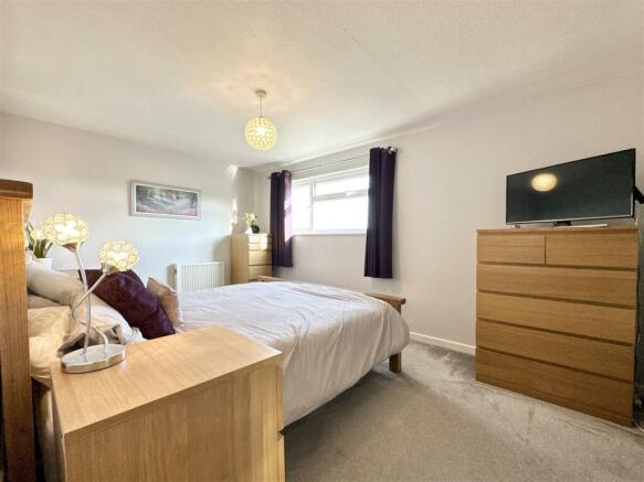 Bedroom_1.jpg