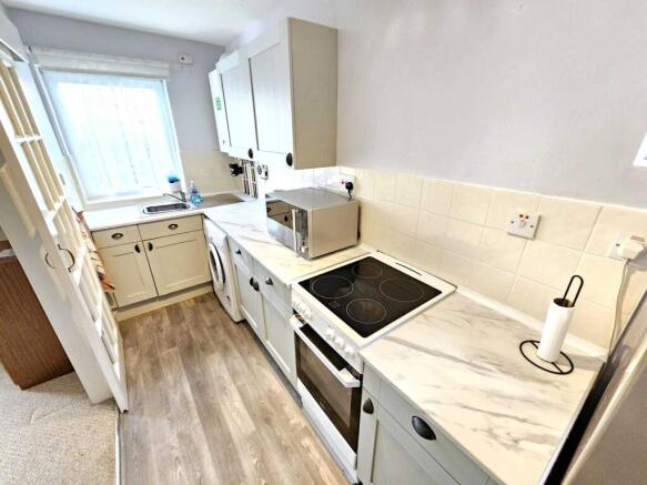 2 bed Flat for sale Image 4