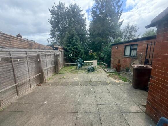 4 bed Semi-Detached to rent Image 9