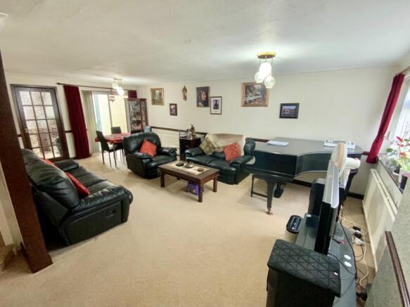 Lounge/Dining