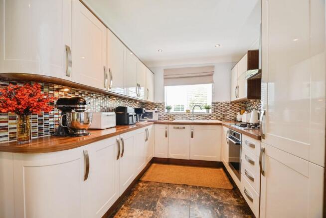 4 bed Detached for sale Image 6