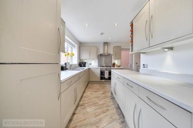 4 bed Detached for sale Image 7