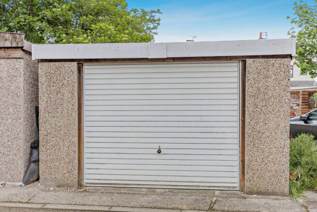 2 bed Terraced for sale Image 12