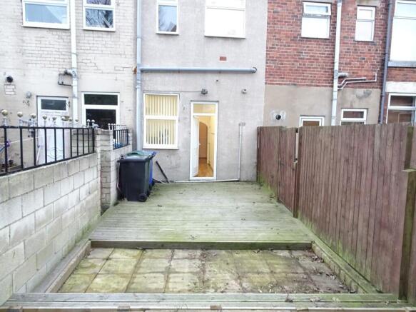 2 bed Terraced to rent Image 4