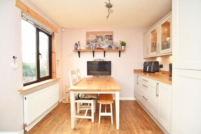 3 bed Semi-Detached for sale Image 4