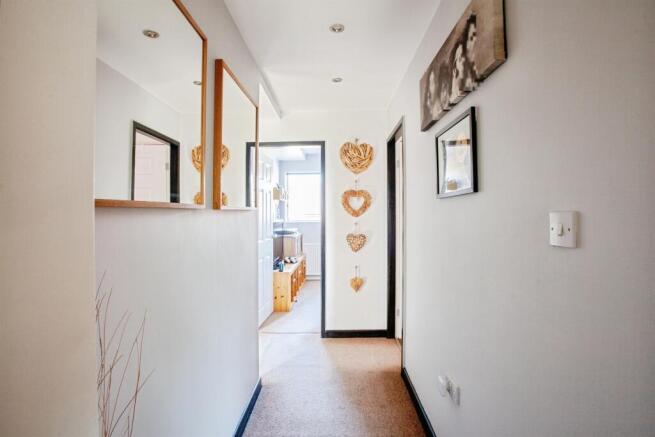 4 bed Semi-Detached for sale Image 7