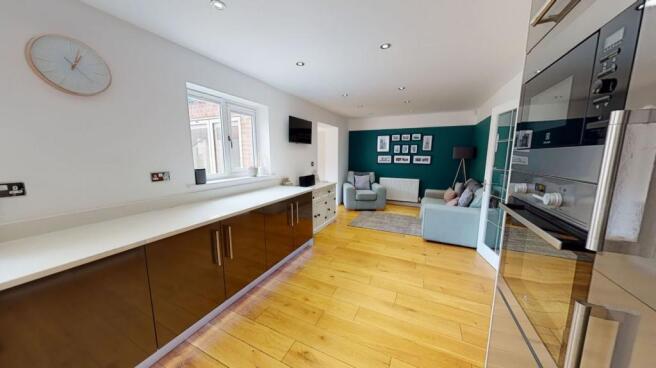 KITCHEN/DINING ROOM